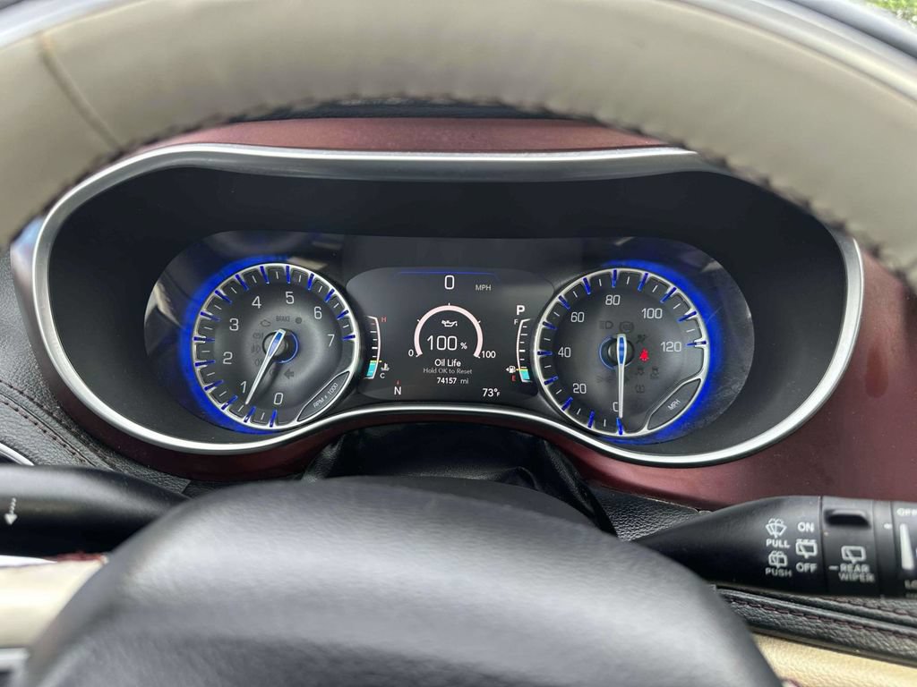 Used 2020 Chrysler Pacifica Limited w/ Advanced Safetytec Group FWD image 24
