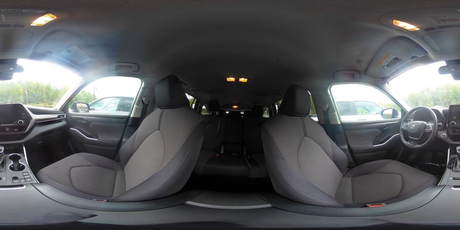 Used 2025 Toyota Highlander LE FWD image 46