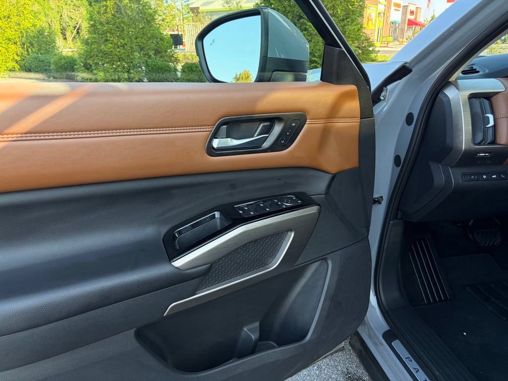 Certified 2025 Nissan Pathfinder Platinum FWD image 15