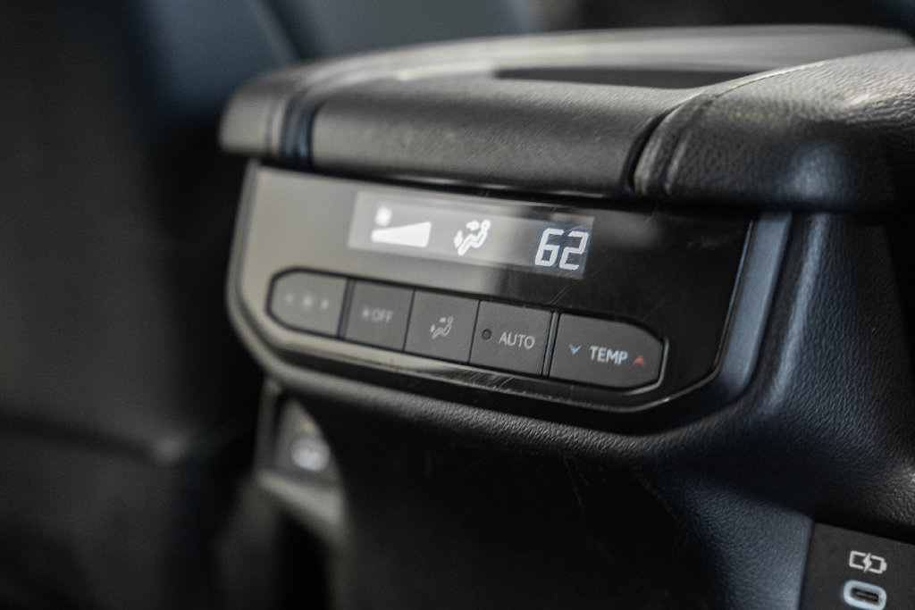 Used 2025 Toyota Grand Highlander AWD image 32