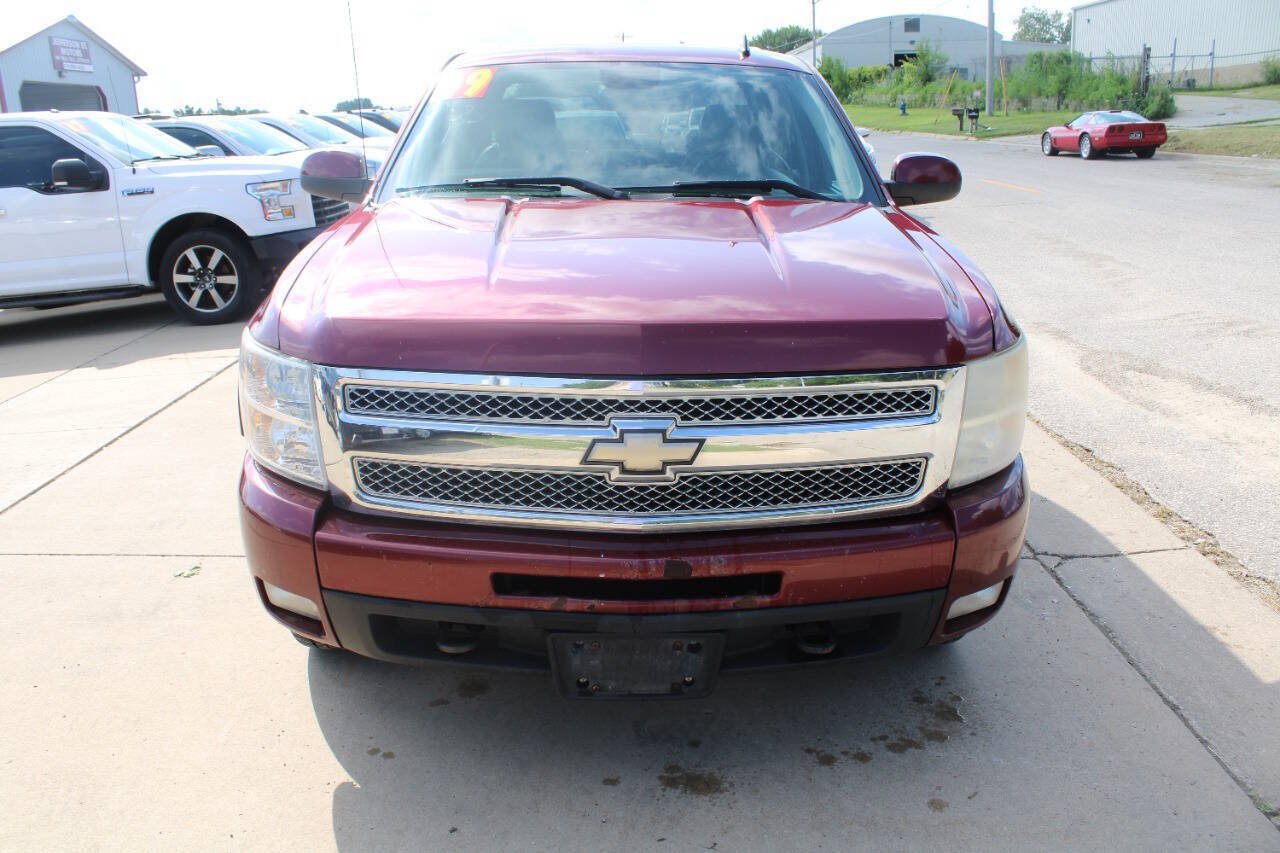 Used 2009 Chevrolet Silverado 1500 LTZ w/ LTZ Plus Package AWD/4WD image 3