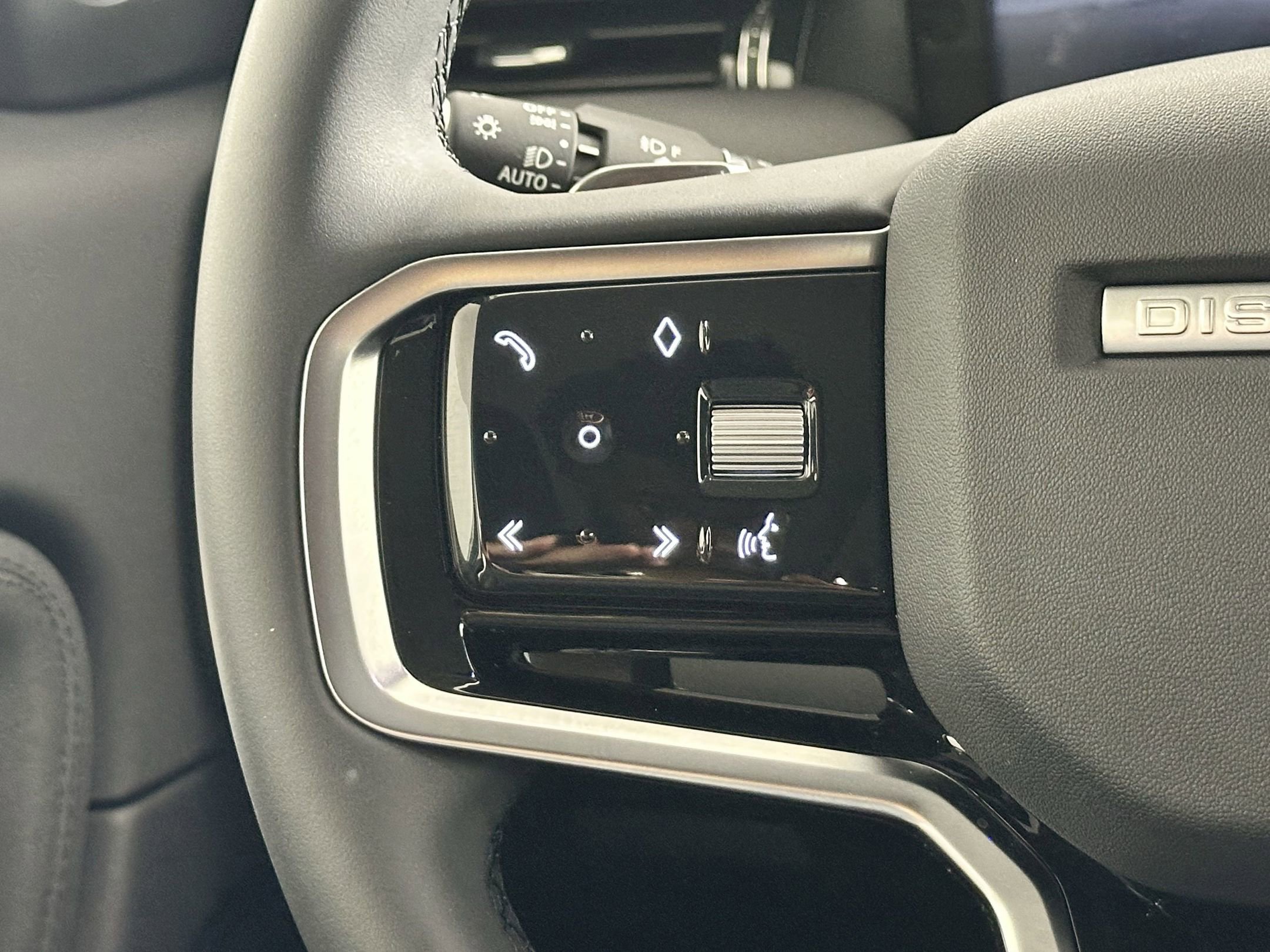 Certified 2025 Land Rover Discovery Sport S image 15