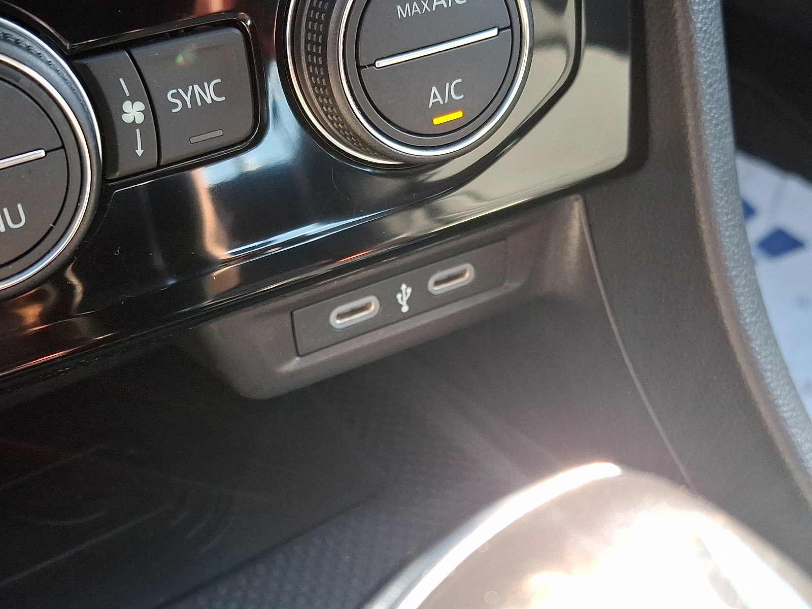 Used 2024 Volkswagen Jetta SEL FWD image 25