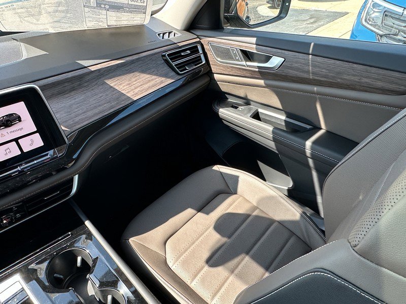 New 2025 Volkswagen Atlas SEL image 24