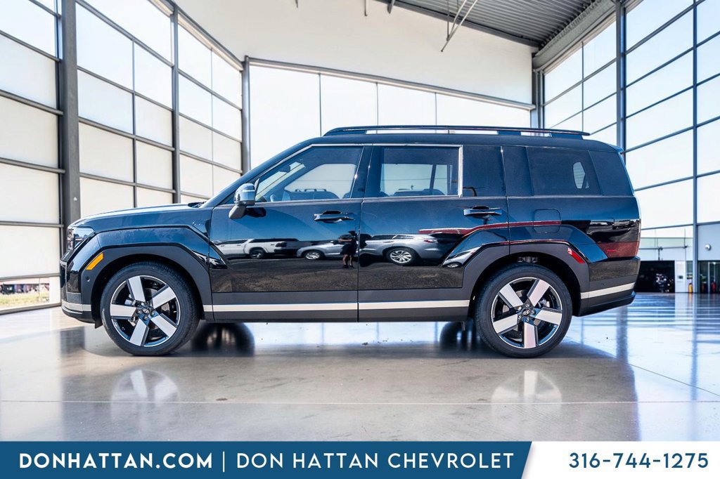 Used 2024 Hyundai Santa Fe Limited FWD image 2