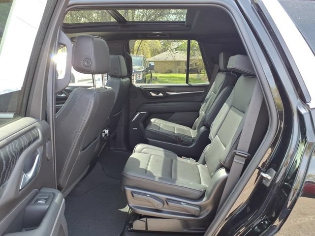 Used 2022 GMC Yukon Denali w/ Denali Premium Package AWD/4WD image 11