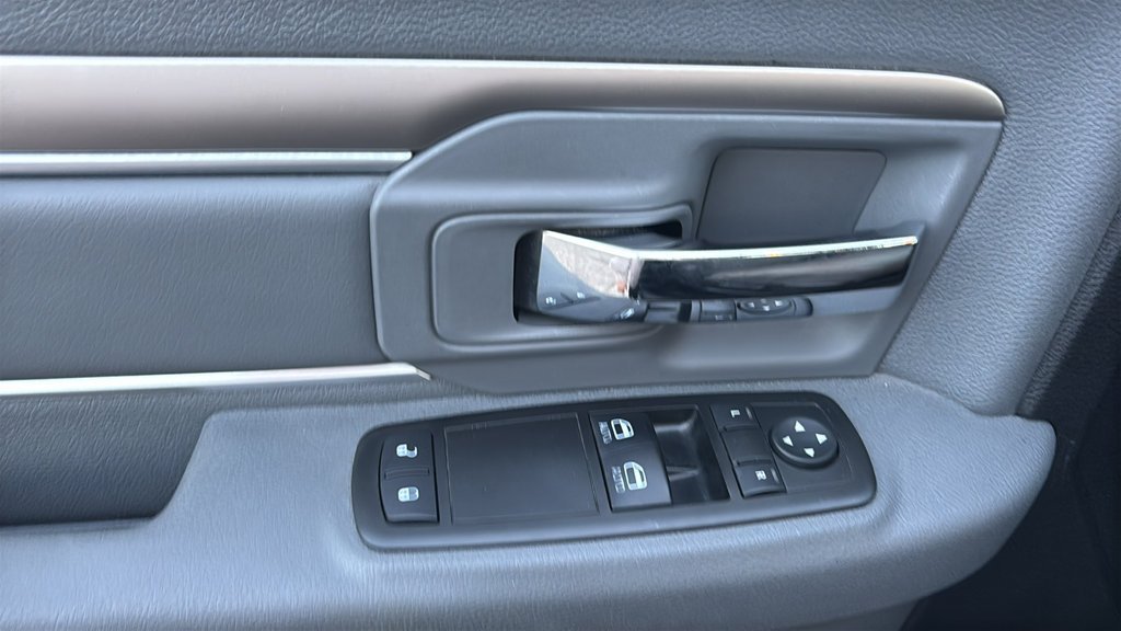 Used 2014 RAM 1500 Express RWD image 10