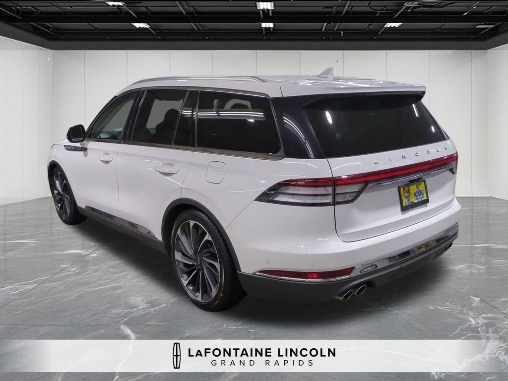 Certified 2020 Lincoln Aviator Reserve w/ Equipment Group 202A image 3