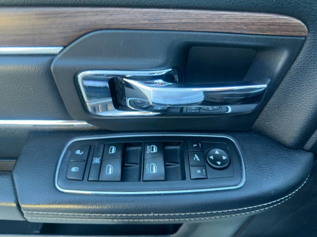 Used 2015 RAM 1500 Laramie image 21