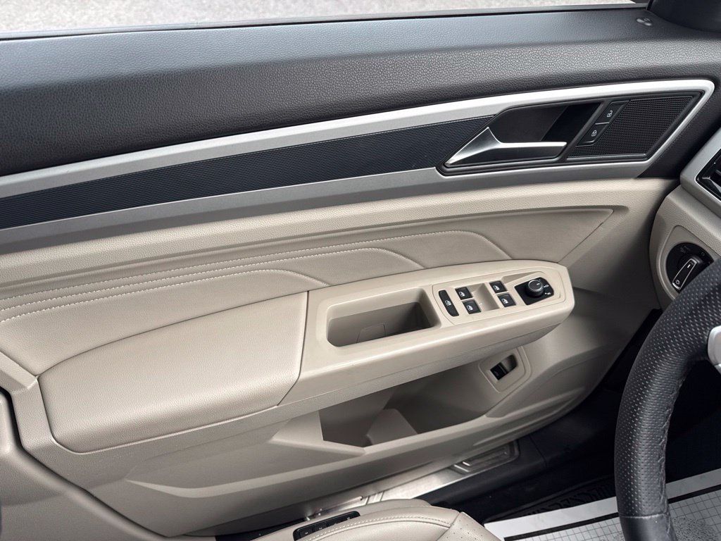 Certified 2023 Volkswagen Atlas SEL R-Line AWD/4WD image 19