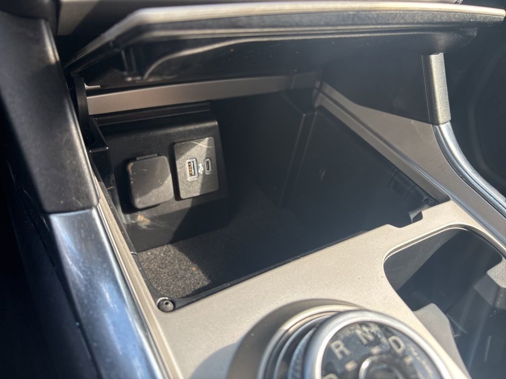 Used 2022 Ford Explorer XLT w/ Equipment Group 202A image 31