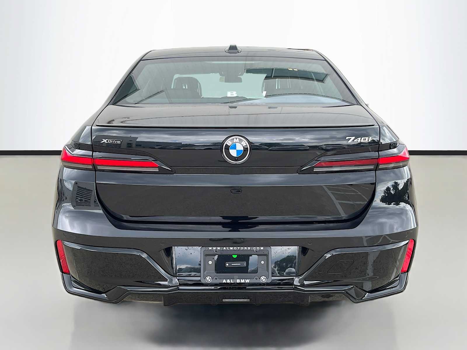 Used 2026 BMW 740i xDrive w/ Premium Package AWD/4WD image 4
