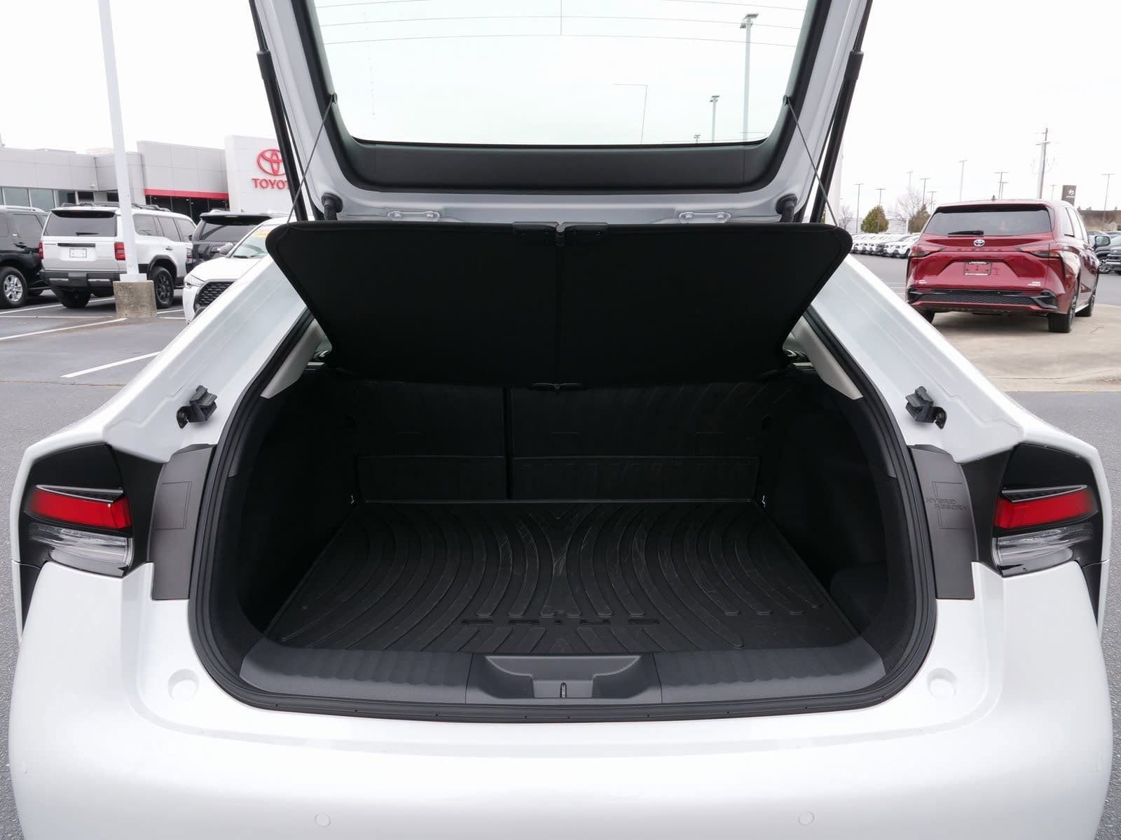 Used 2025 Toyota Prius XLE image 14