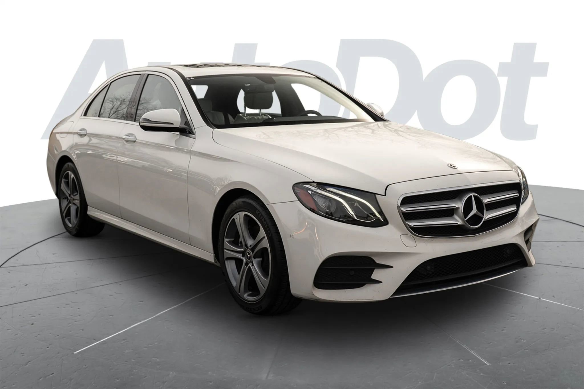 Used 2018 Mercedes-Benz E 300 4MATIC image 4