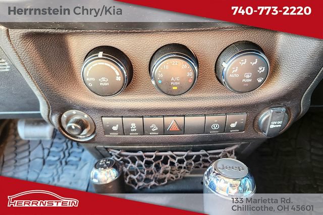Used 2017 Jeep Wrangler Unlimited Rubicon w/ Cold Weather Group AWD/4WD image 14