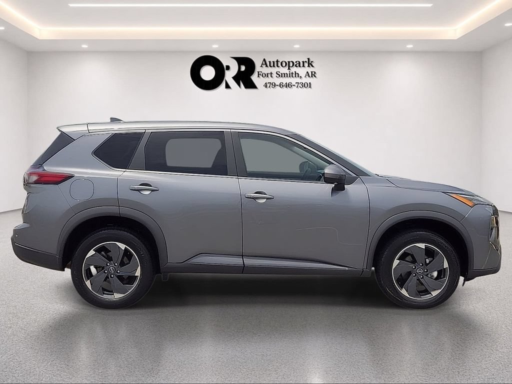 Used 2025 Nissan Rogue SV AWD/4WD image 5