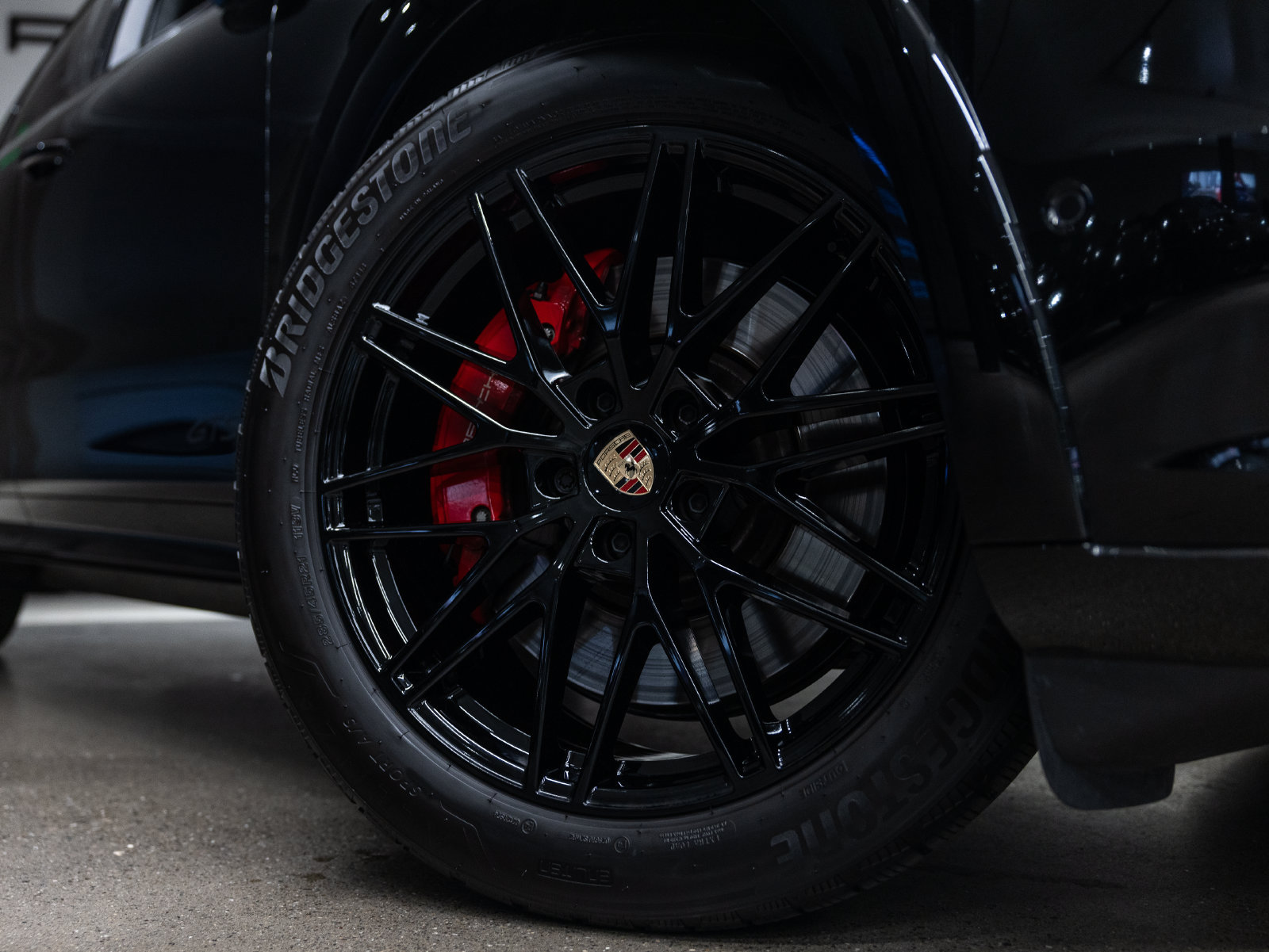 Certified 2025 Porsche Cayenne GTS AWD/4WD image 15