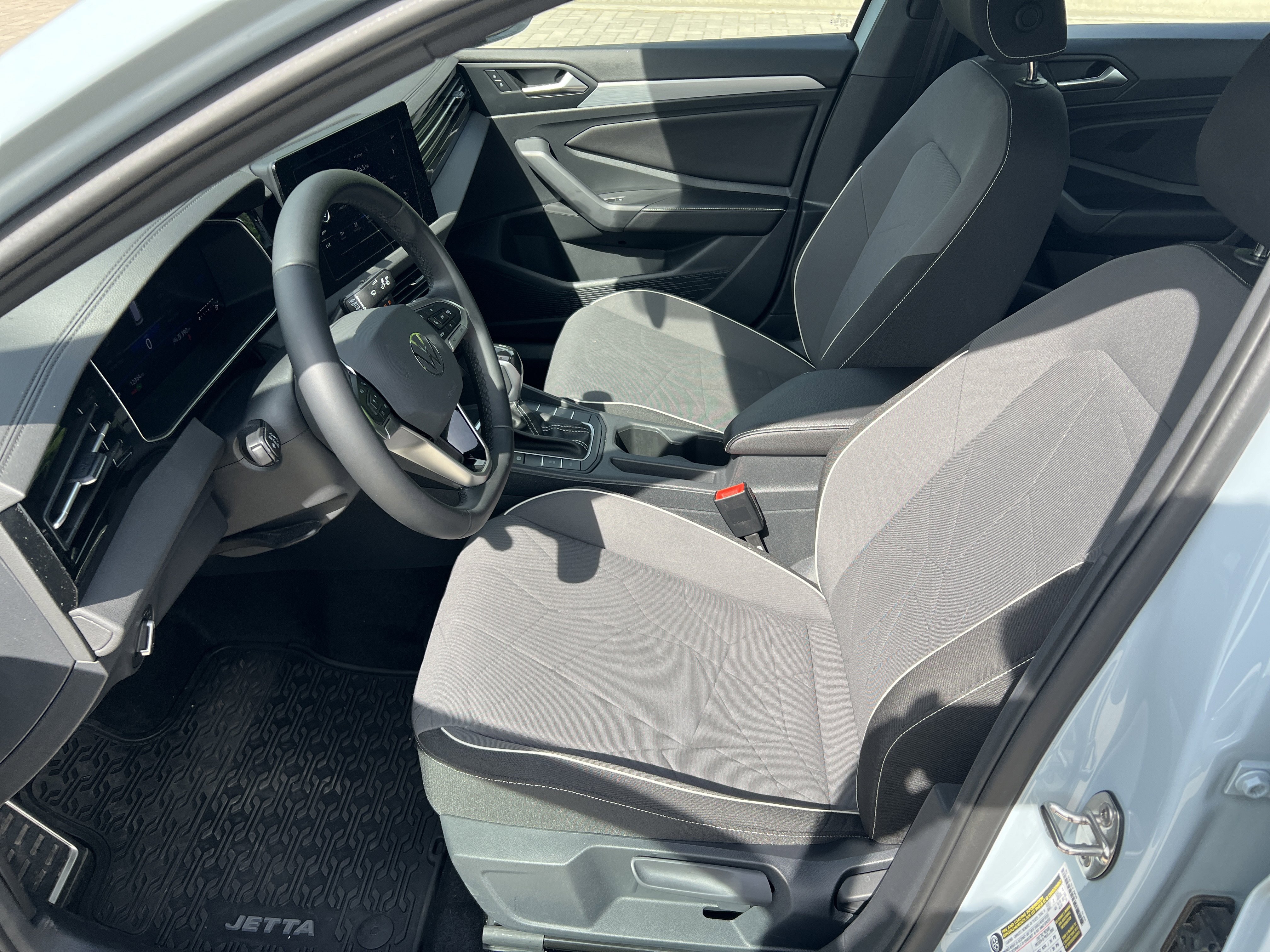 Used 2025 Volkswagen Jetta Sport image 15
