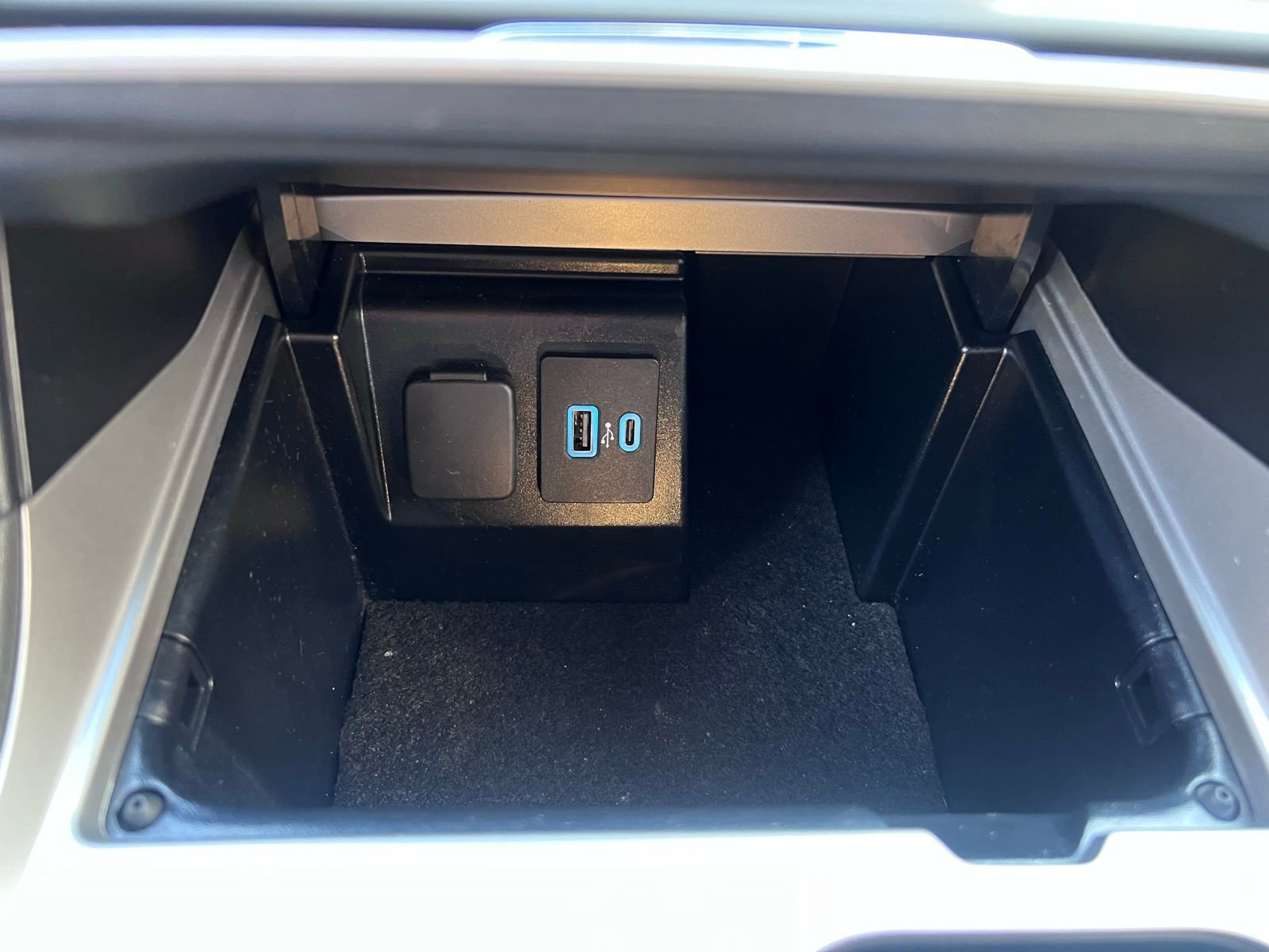 Used 2022 Ford Explorer XLT AWD/4WD image 33