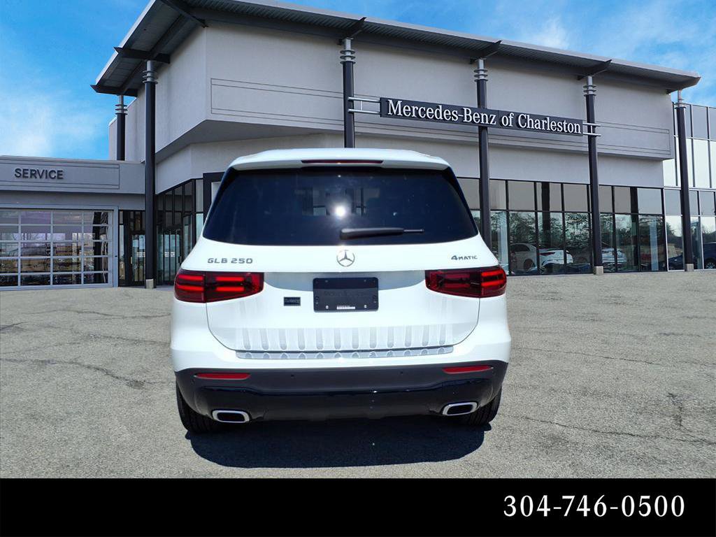 Used 2026 Mercedes-Benz GLB 250 4MATIC image 4