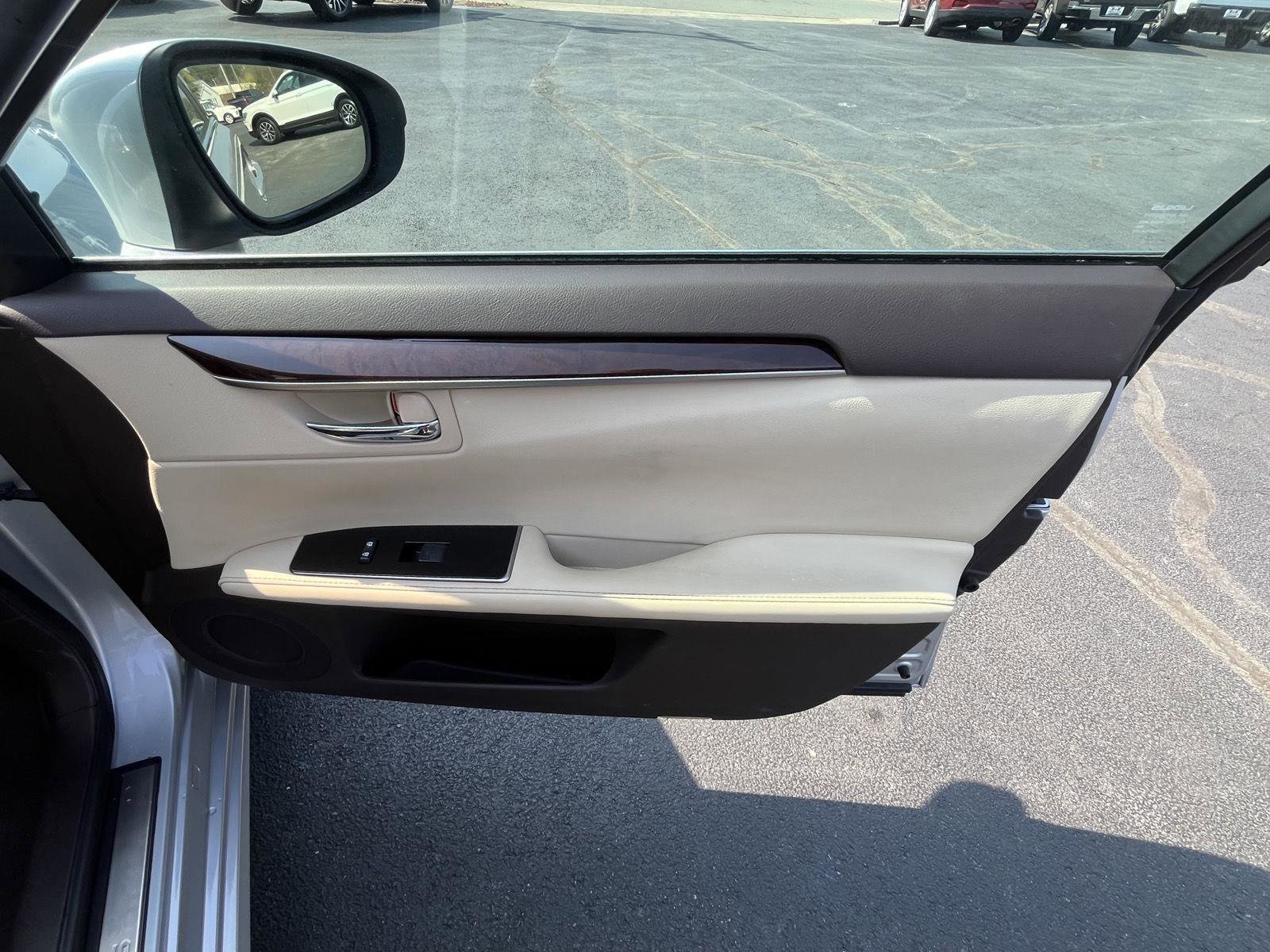 Used 2016 Lexus ES 350 FWD image 16