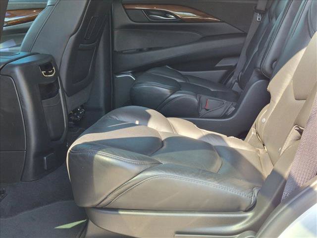 Used 2018 Cadillac Escalade Luxury AWD/4WD image 19