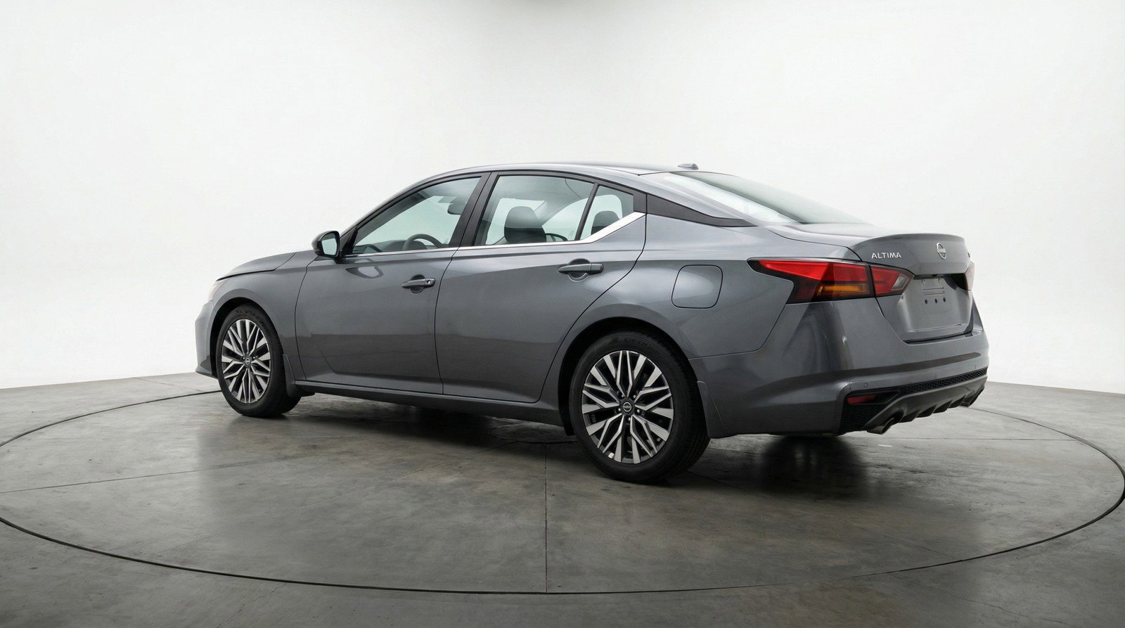 Used 2025 Nissan Altima 2.5 SV image 6