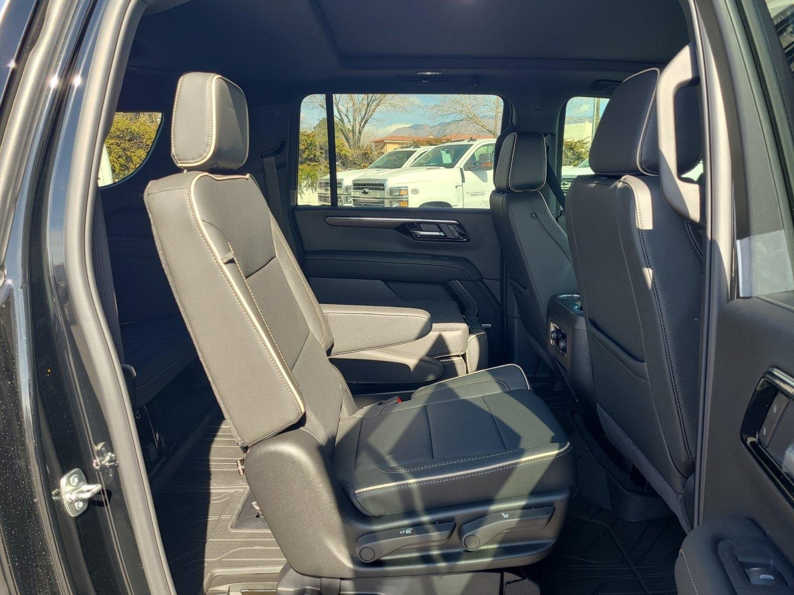 New 2026 Chevrolet Suburban Premier w/ Sun And Tow Package AWD/4WD image 28
