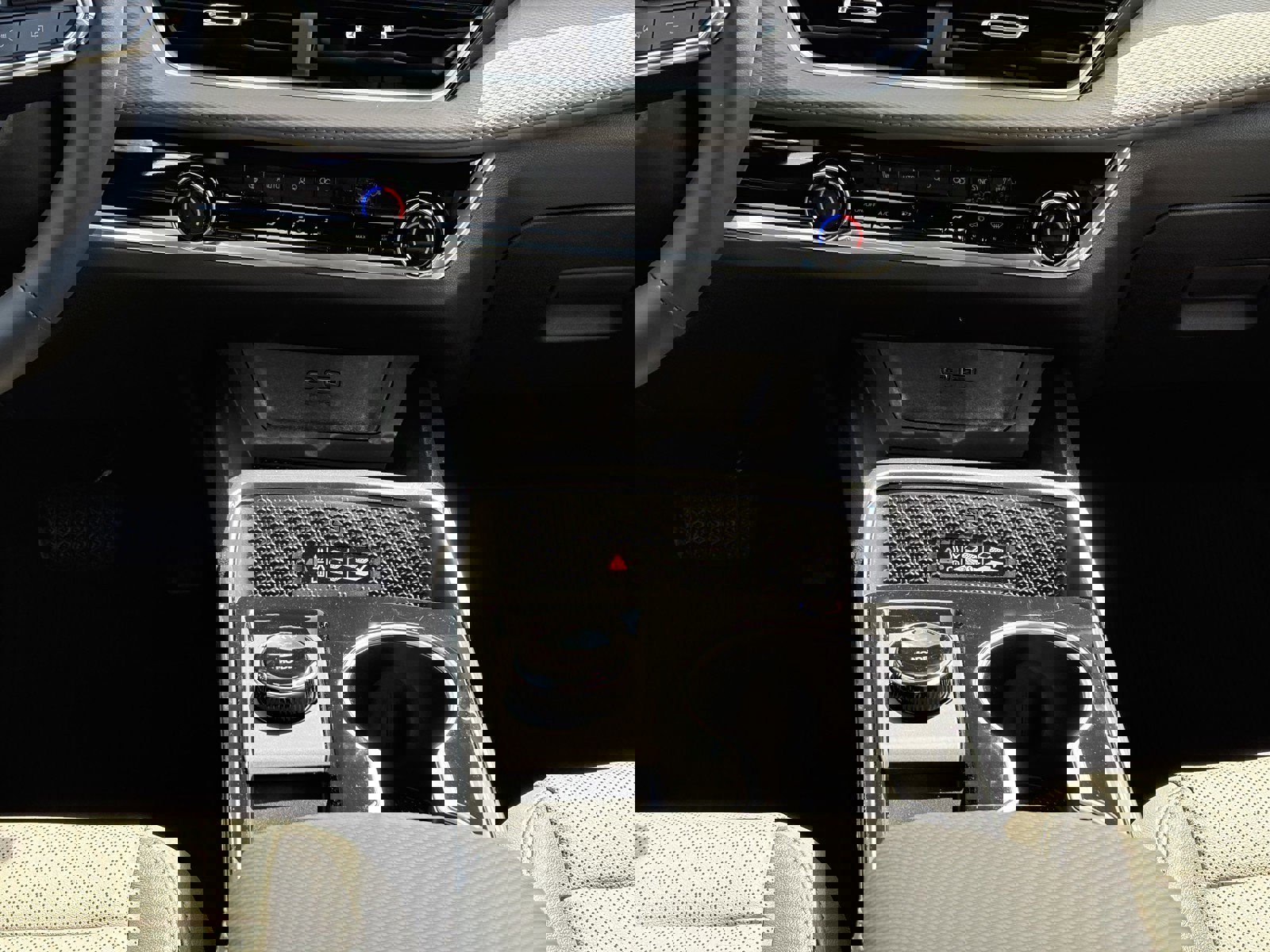 New 2026 Chevrolet Equinox LT w/ Convenience Package II FWD image 17