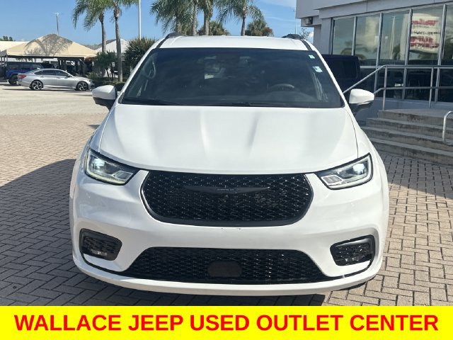 Used 2023 Chrysler Pacifica Touring-L w/ S Appearance Package AWD/4WD image 3
