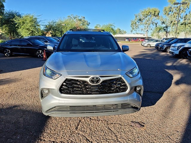 Used 2022 Toyota Highlander XLE FWD image 4