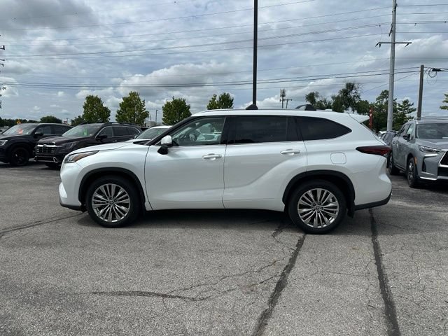Used 2025 Toyota Highlander Platinum AWD/4WD image 4