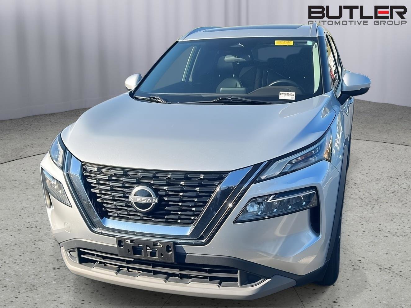 Used 2022 Nissan Rogue SV w/ SV Premium Package image 5