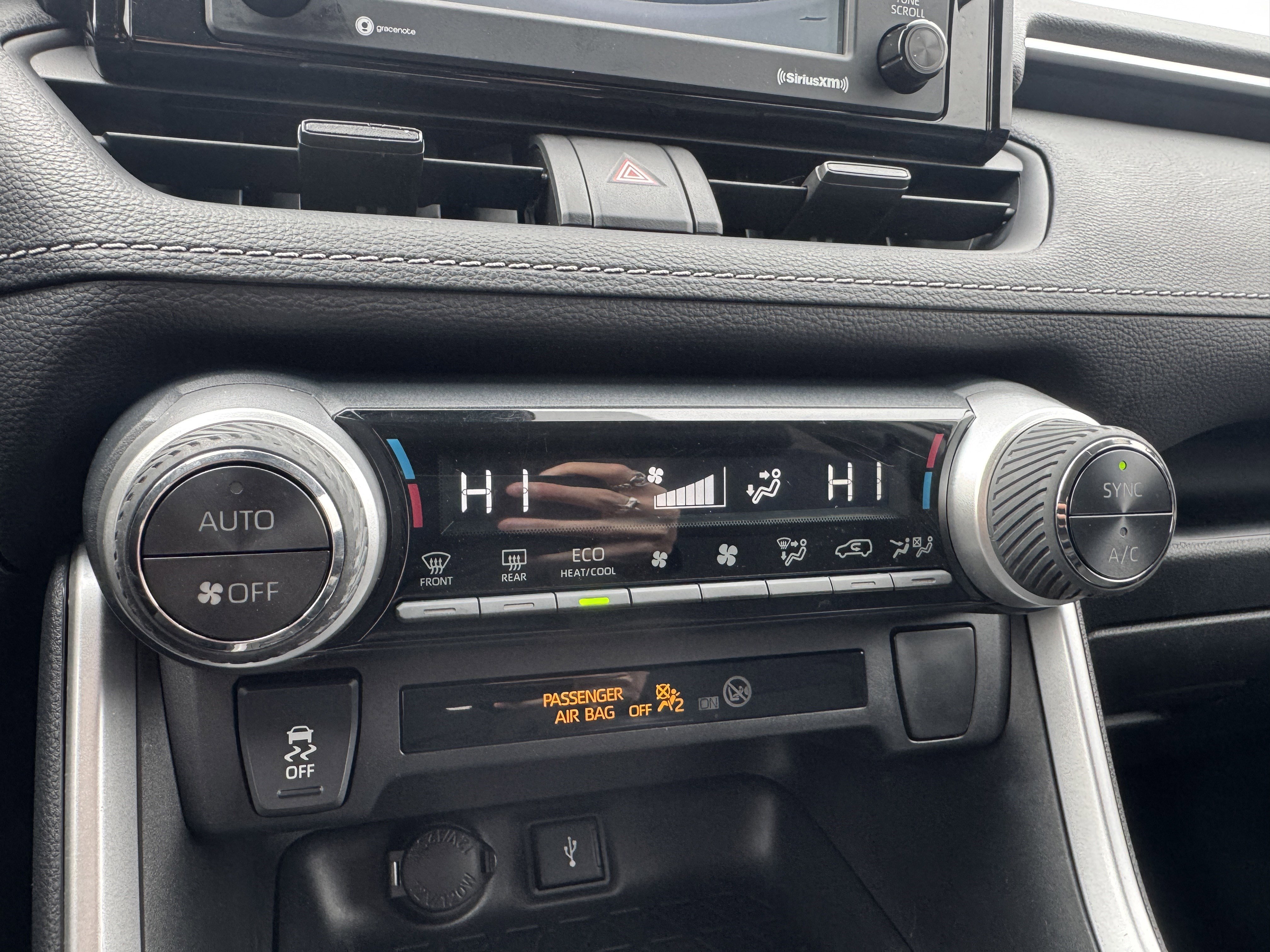 Used 2021 Toyota RAV4 LE AWD/4WD image 26