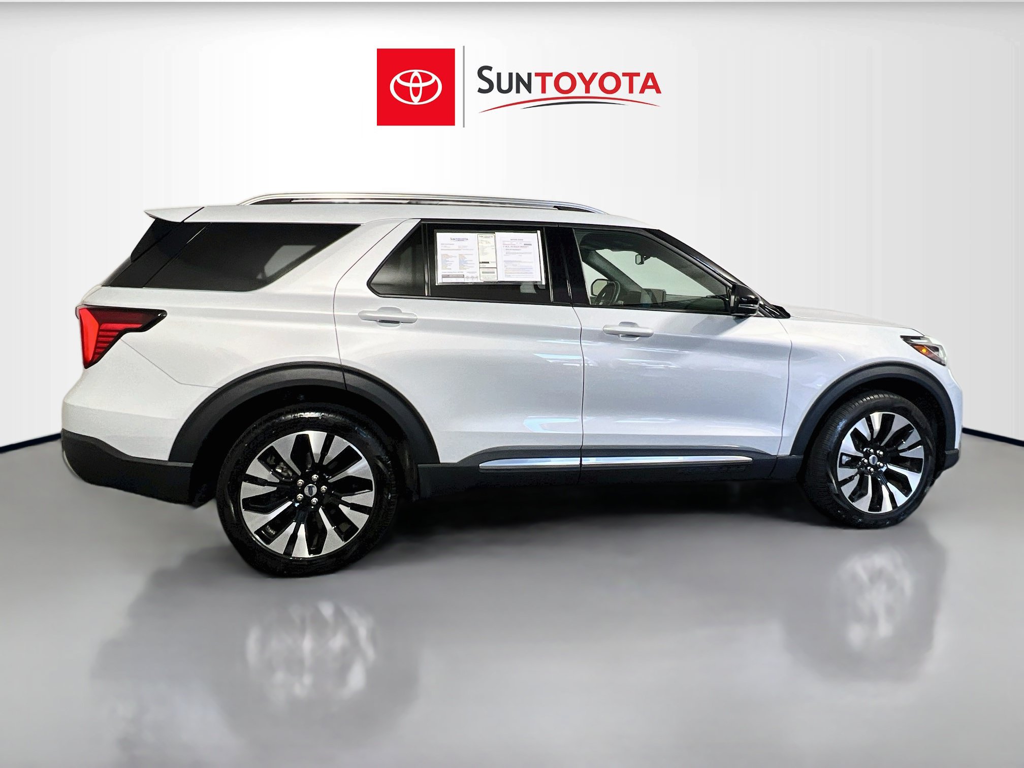 Used 2025 Ford Explorer Platinum w/ LUX Leather Package AWD/4WD image 2