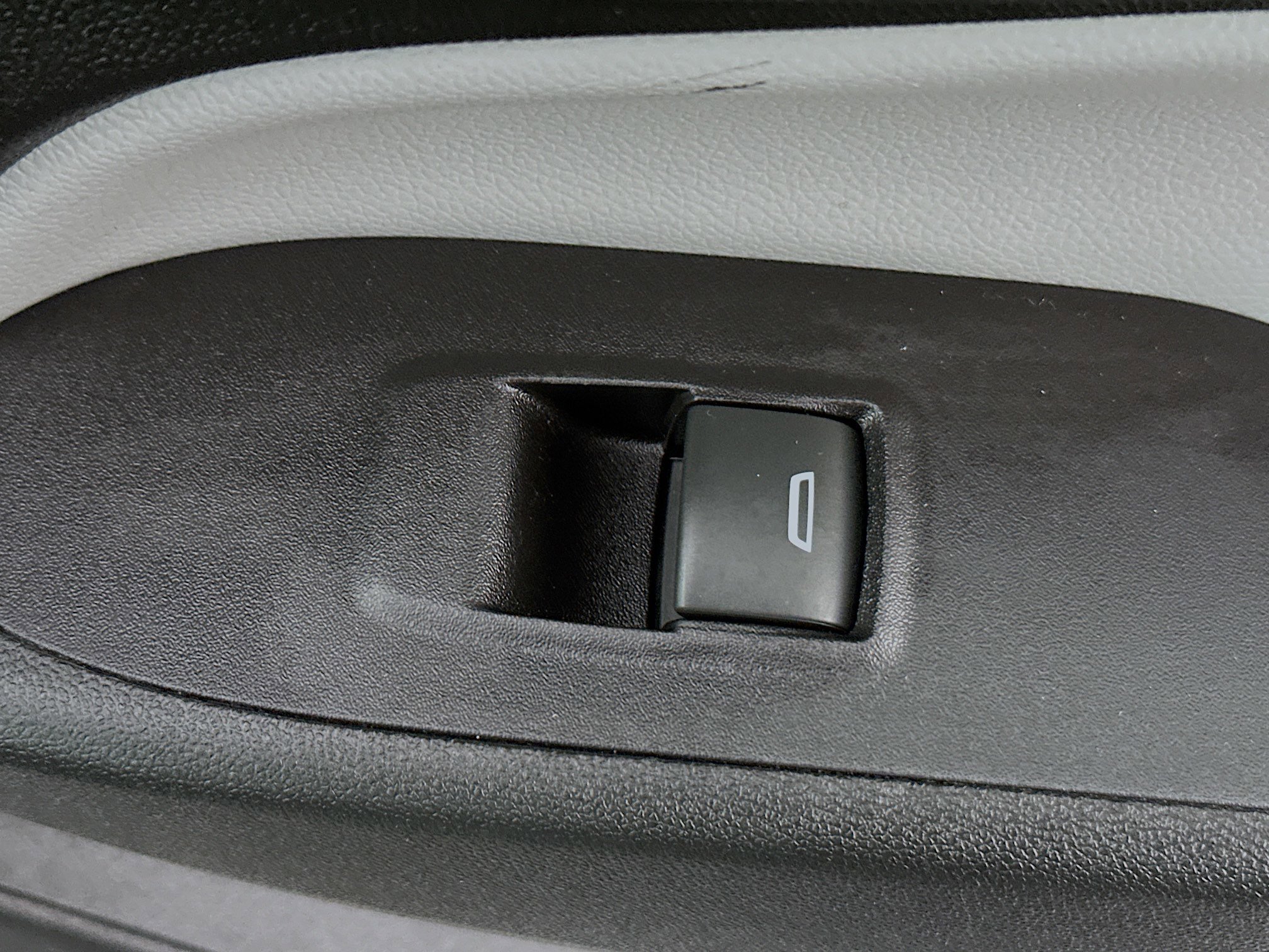 Used 2020 Chevrolet Equinox LS image 29