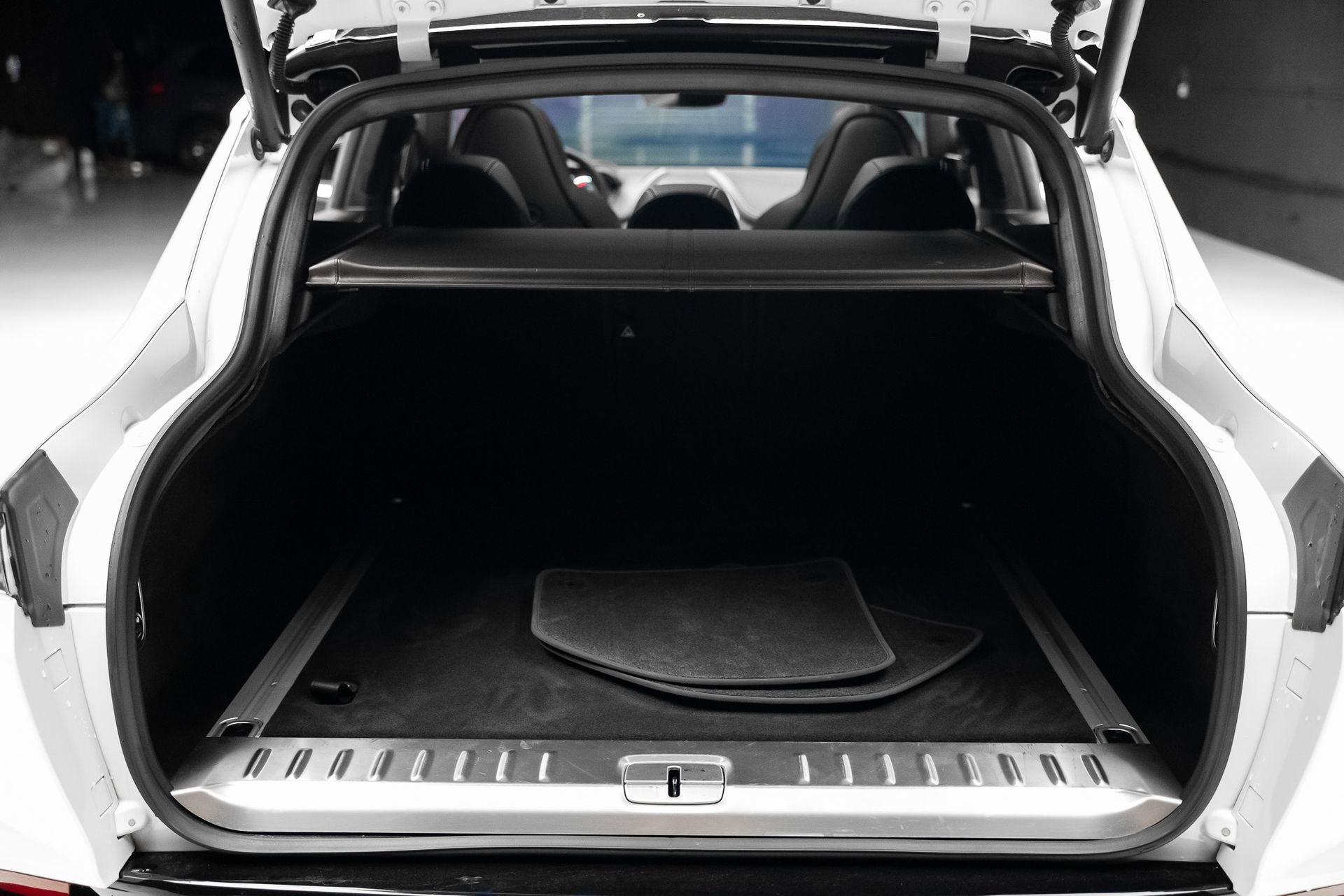 Used 2021 Aston Martin DBX AWD/4WD image 40