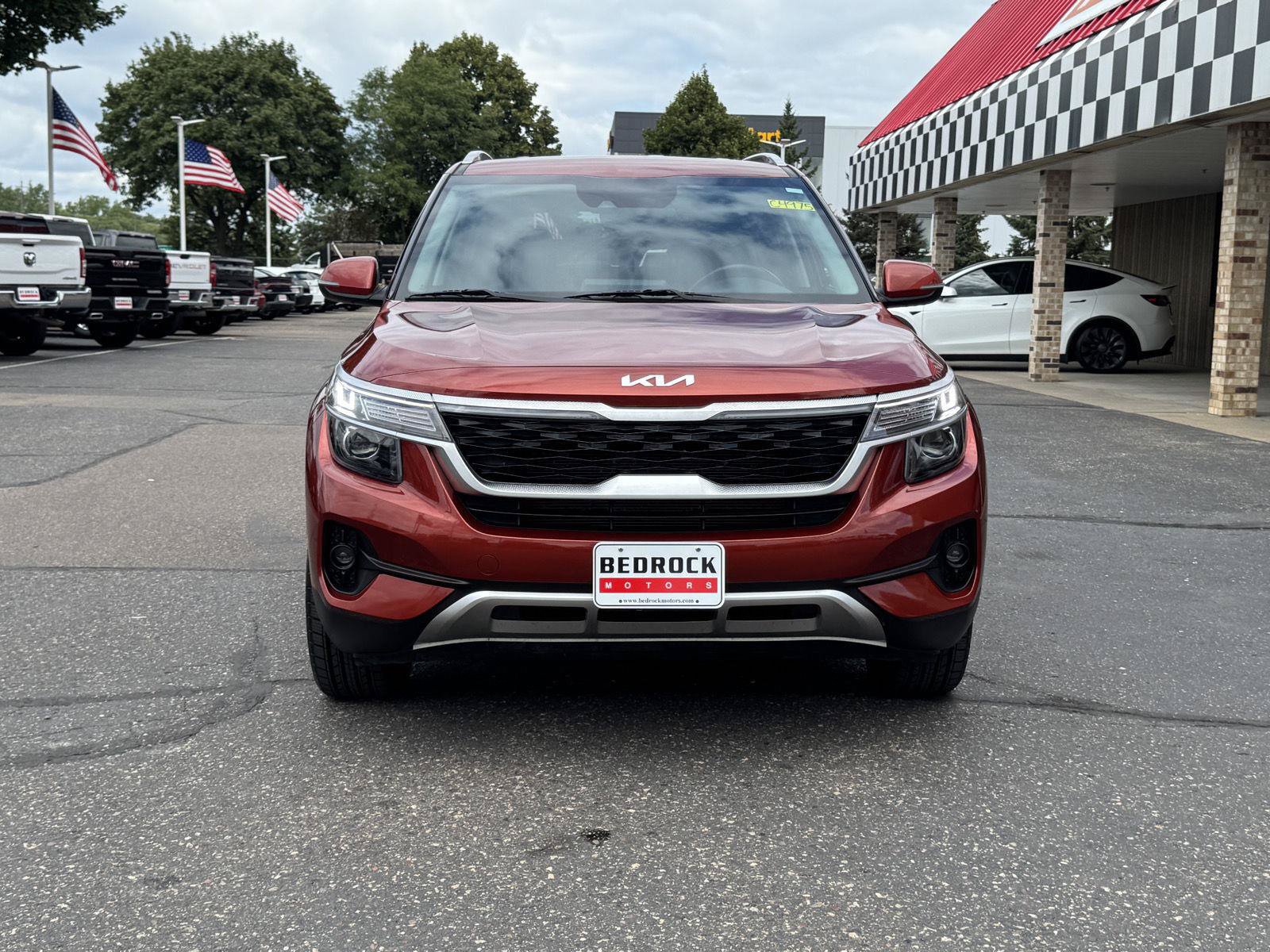 Used 2022 Kia Seltos S AWD/4WD image 2