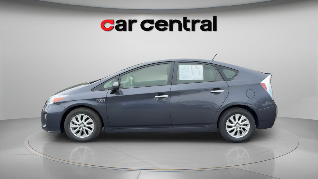 Used 2015 Toyota Prius Prime Plug-In Hybrid FWD image 2