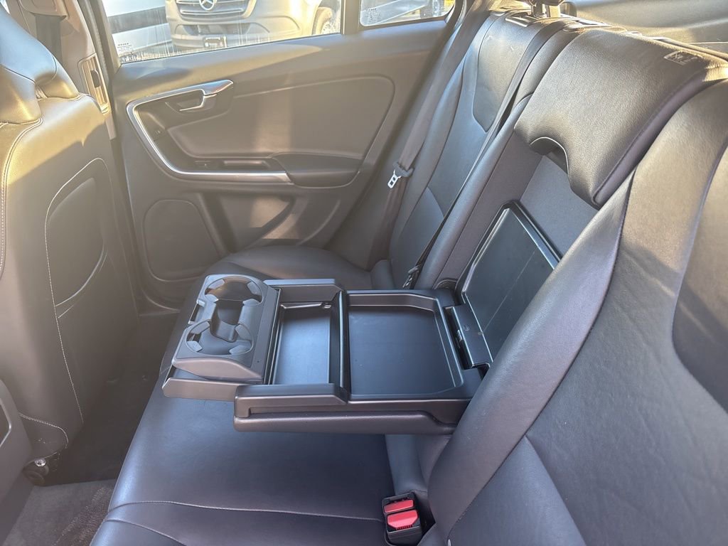 Used 2018 Volvo V60 T5 Dynamic w/ Vision Package image 20