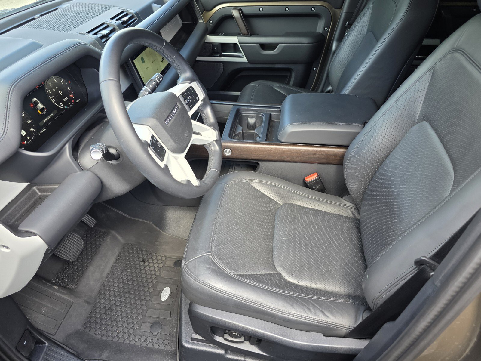 Certified 2024 Land Rover Defender 110 SE AWD/4WD image 10