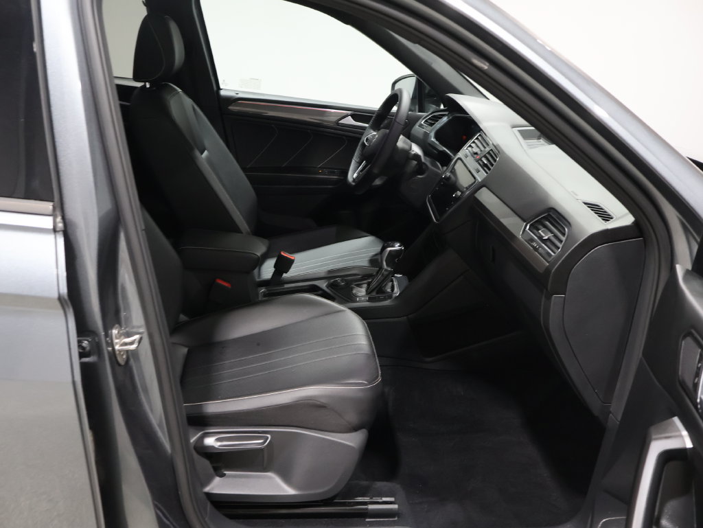 Used 2022 Volkswagen Tiguan SE R-Line AWD/4WD image 26