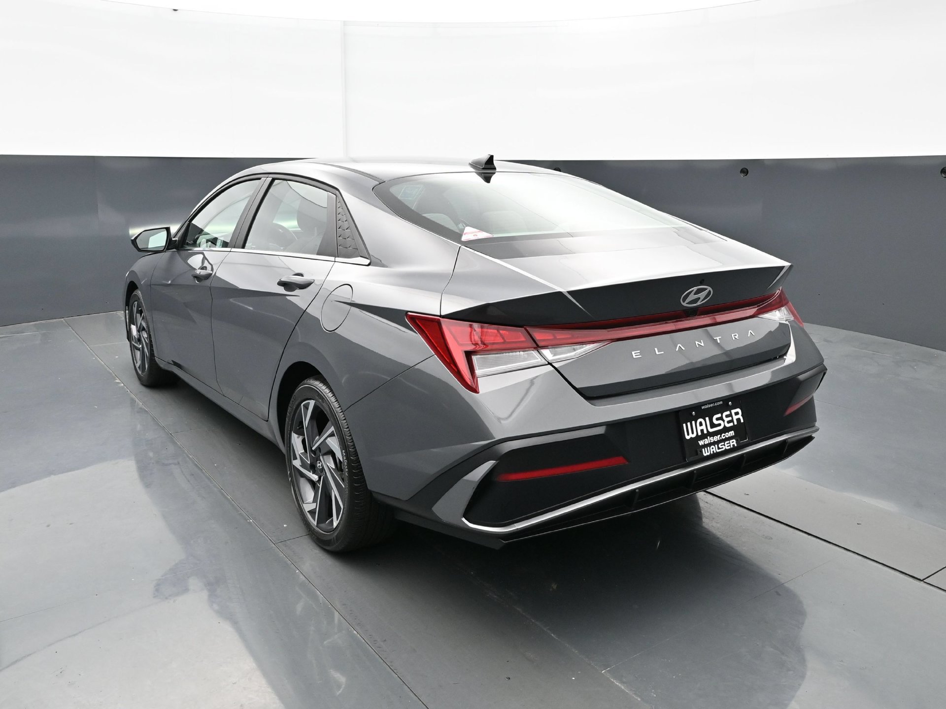 Used 2025 Hyundai Elantra SEL FWD image 5