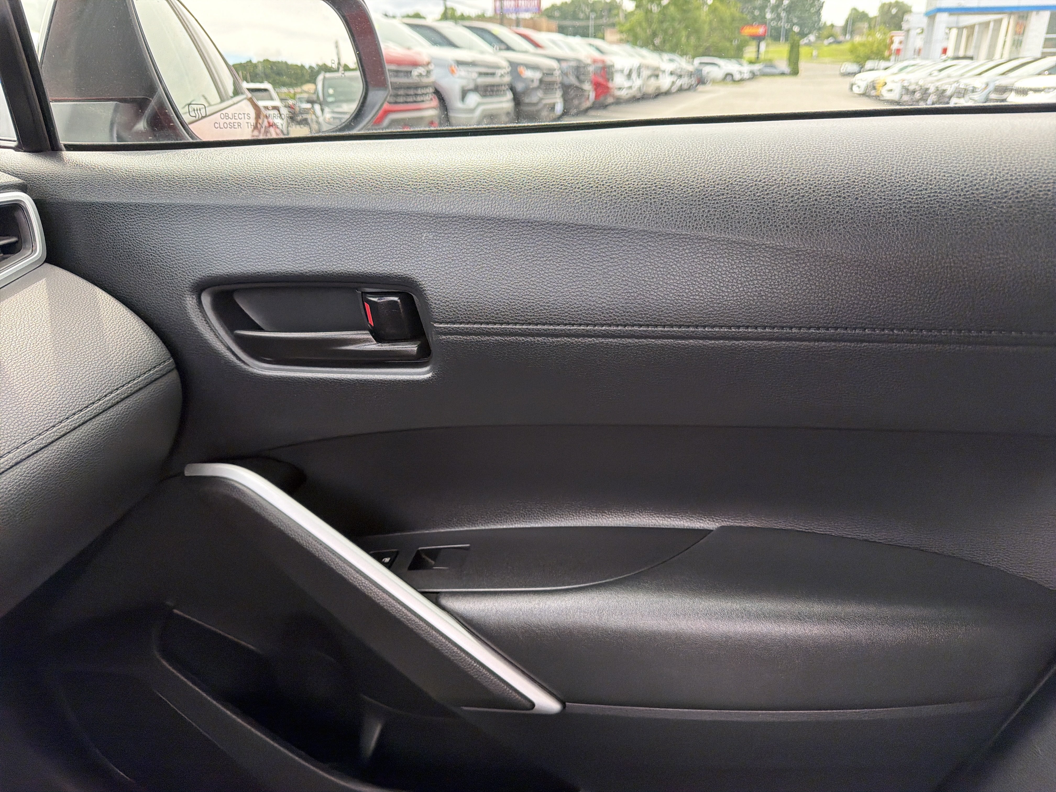 Used 2025 Toyota Corolla Cross LE w/ Moonroof Package AWD/4WD image 25