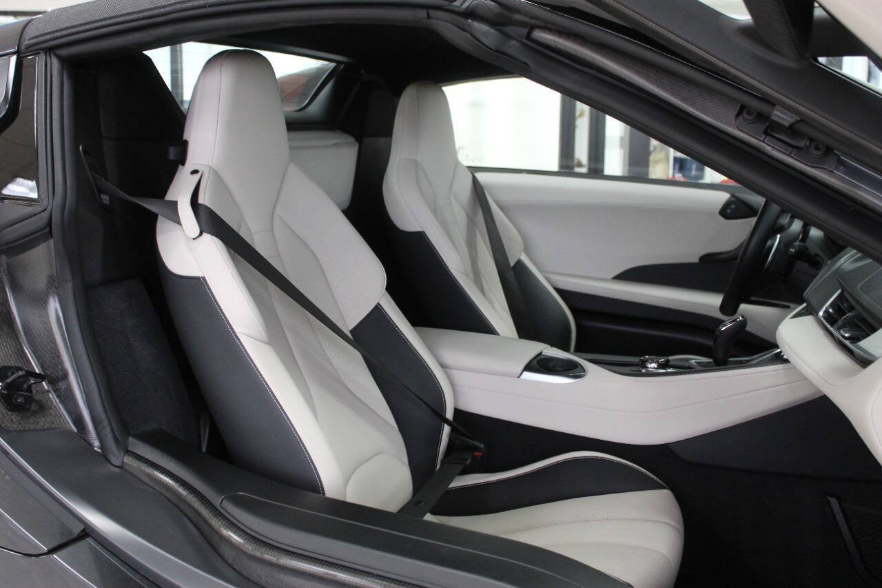 Used 2019 BMW i8 Roadster AWD/4WD image 14