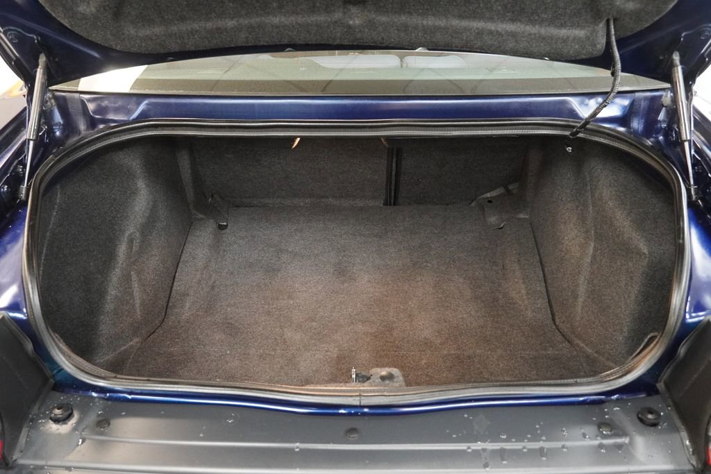 Used 2015 Dodge Challenger SXT RWD image 12