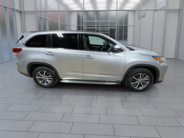 Certified 2017 Toyota Highlander XLE FWD image 9