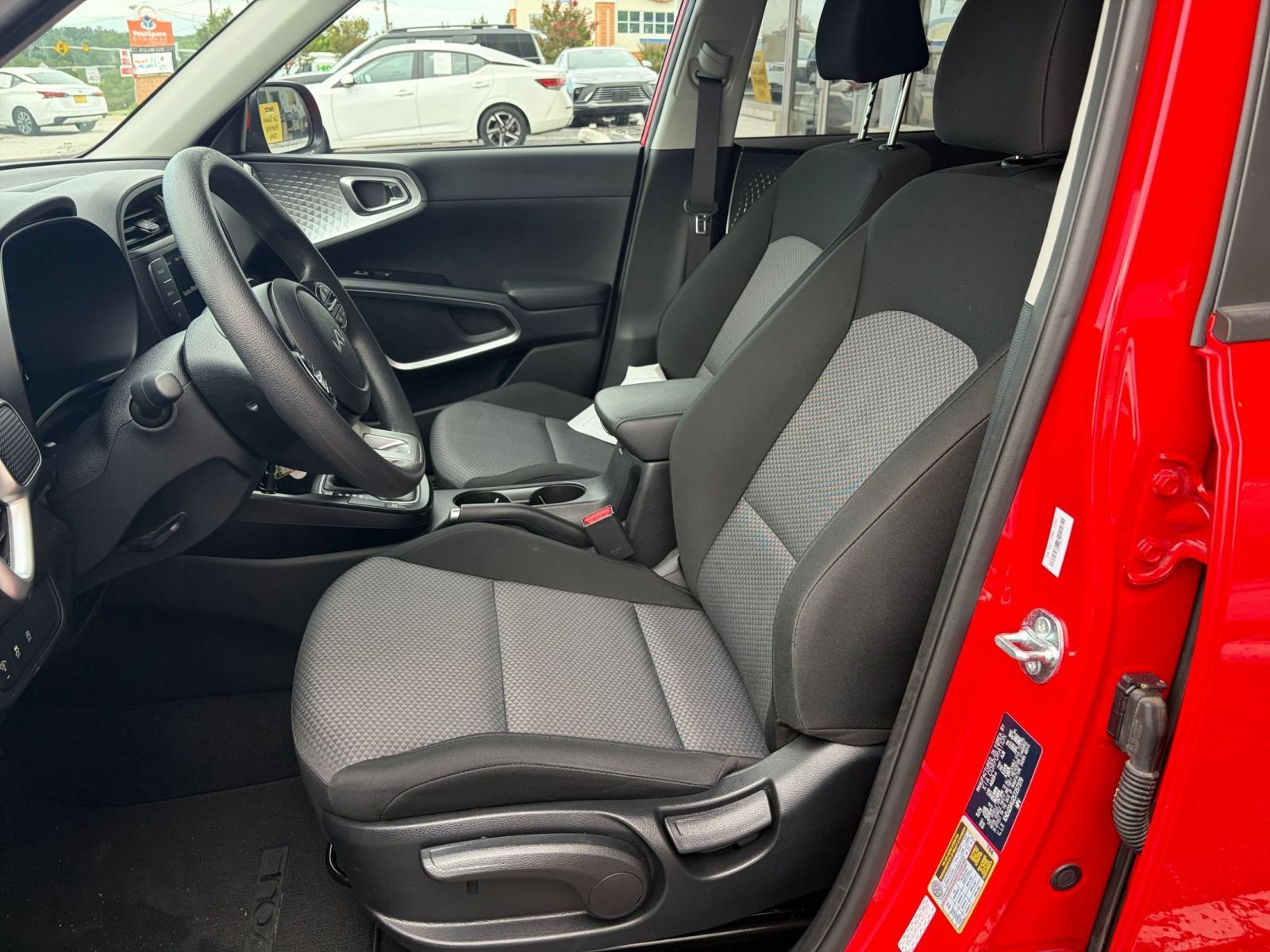 Used 2025 Kia Soul LX w/ LX Technology Package FWD image 22