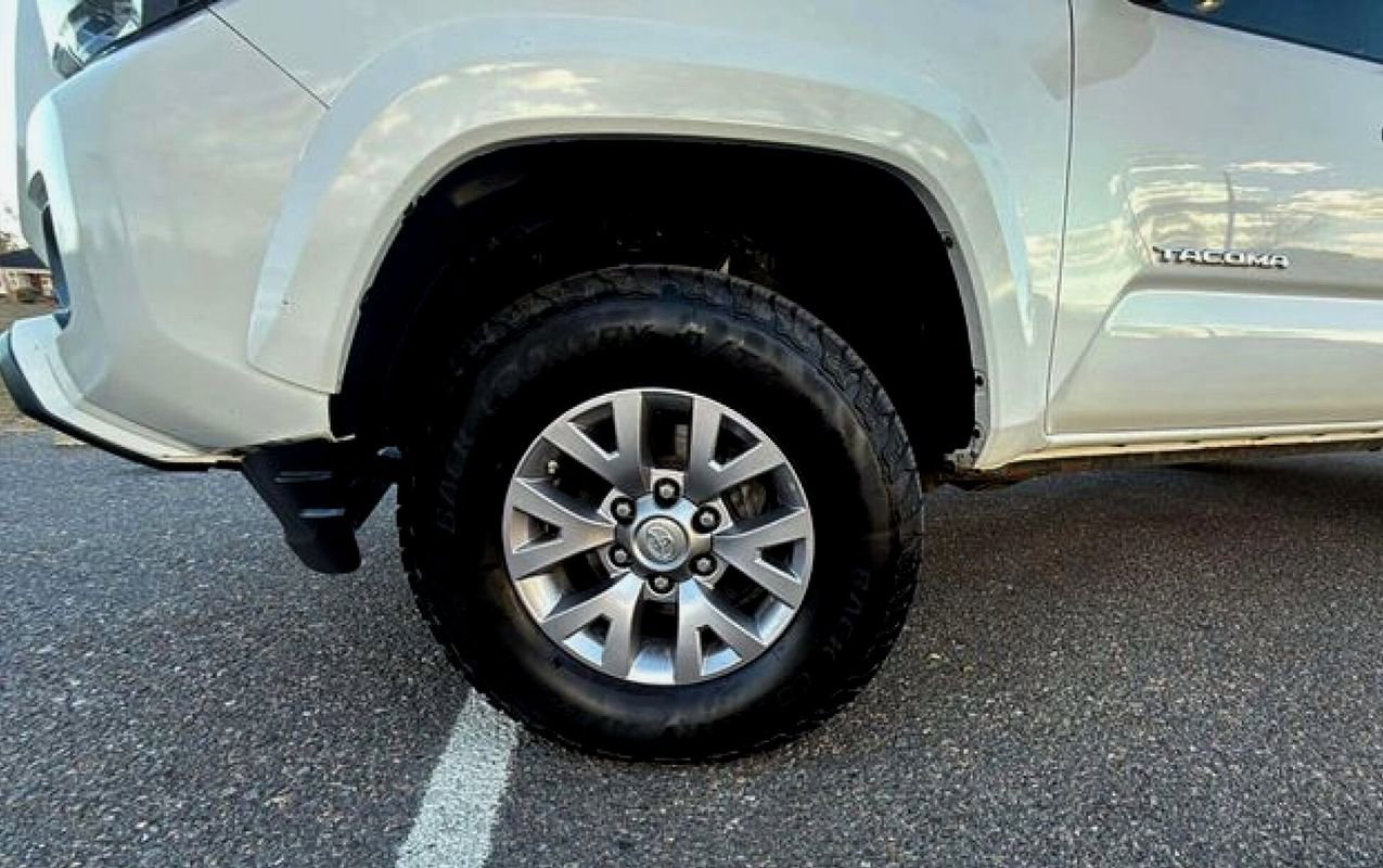 Used 2017 Toyota Tacoma SR5 image 24