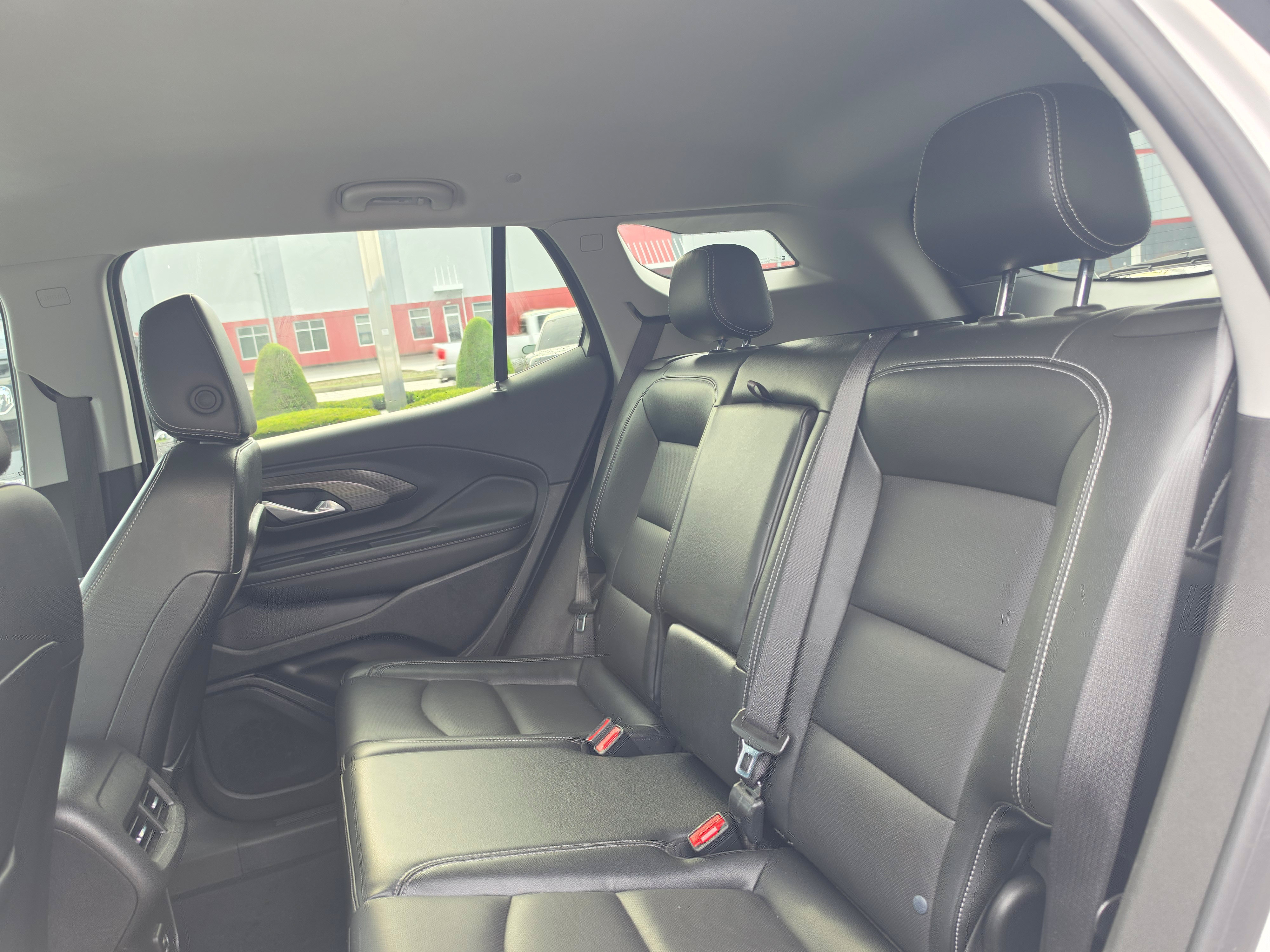 Used 2024 GMC Terrain SLT AWD/4WD image 14